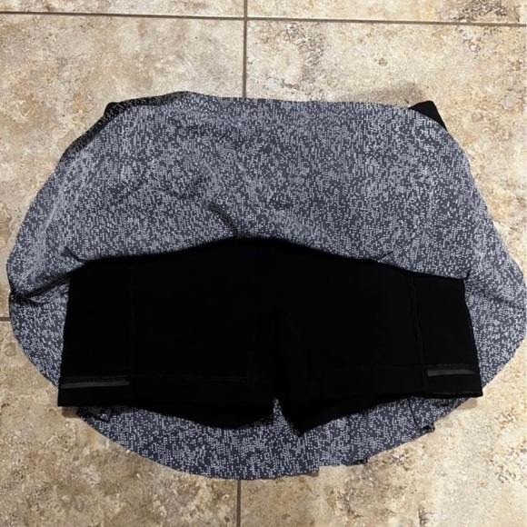 Lululemon Quick Pace Skirt (13") Soundwave White Black / Black - Picture 3 of 5